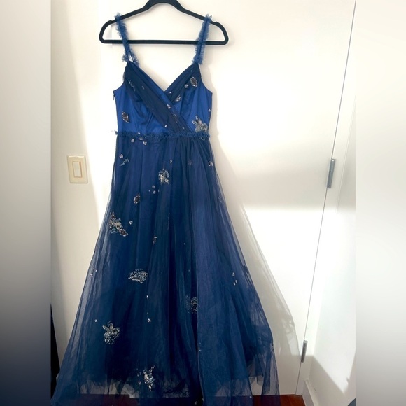 RARE NEW Cinq a Sept Rylin embellished gown in eclipse blue - Picture 1 of 6
